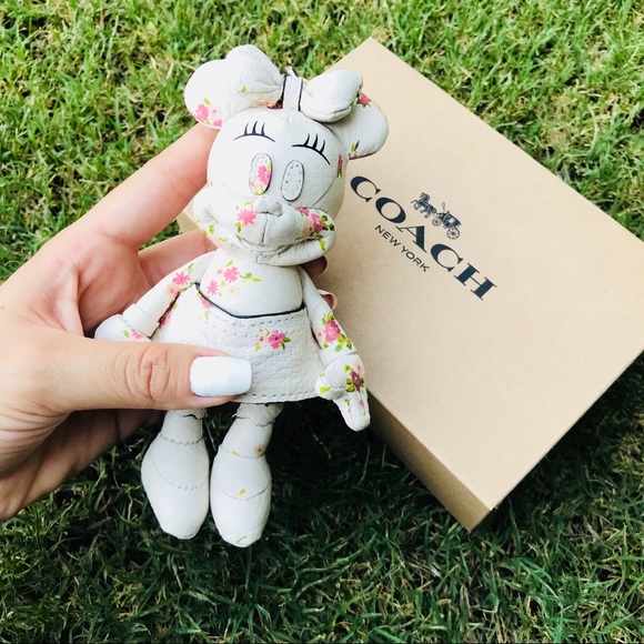Coach x Disney Minnie Mouse leather keychain - Picture 2 of 8